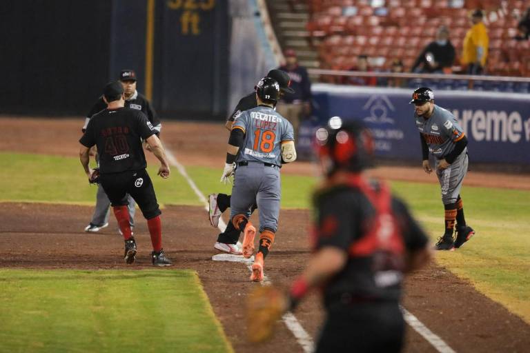 Wilmer Ríos y Roel Santos encaminan triunfo naranja en arranque de la segunda vuelta
