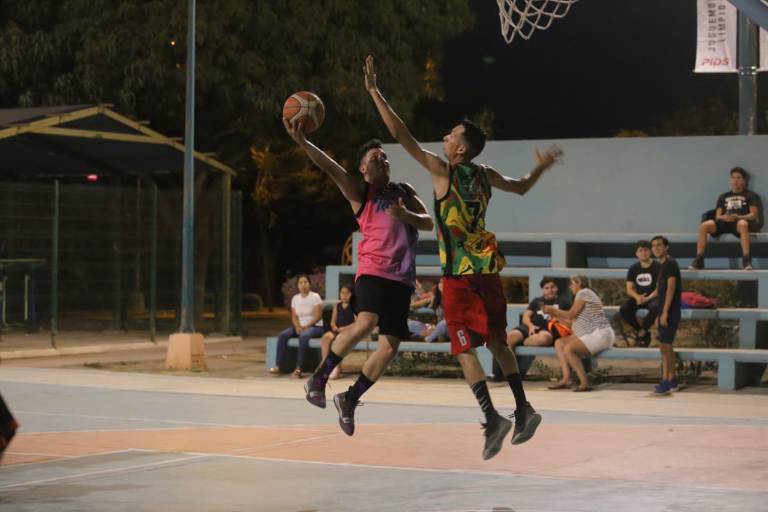 Halcones sigue con su vuelo por todo lo alto en el baloncesto de la Colonia Burócrata de Mazatlán