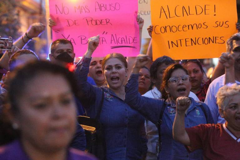 Tras protestas, Alcalde dice que garantiza servicios de salud a trabajadores