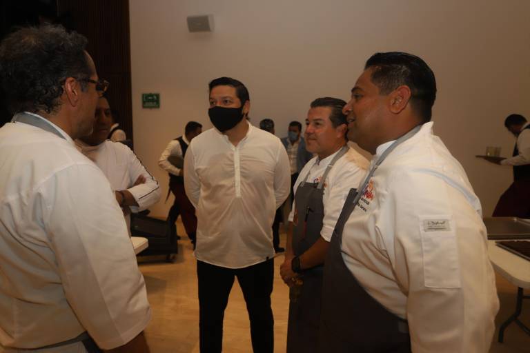 Chefs deleitan con sus recetas a los asistente de A qué sabe Sinaloa