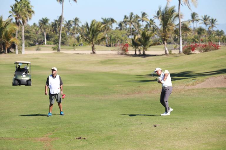 Bertín Ángeles es la figura del Torneo de Golf de Beneficencia de Estrella del Mar