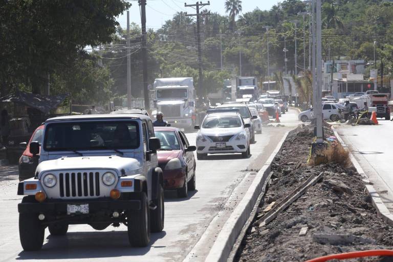 En Mazatlán, falta embellecer tres tramos de la Avenida Gabriel Leyva porque aún no han sido entregados