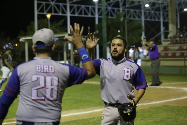 Bird avanza a la siguiente ronda de la Liga de Beisbol de Primera Fuerza Invernal Nocturna