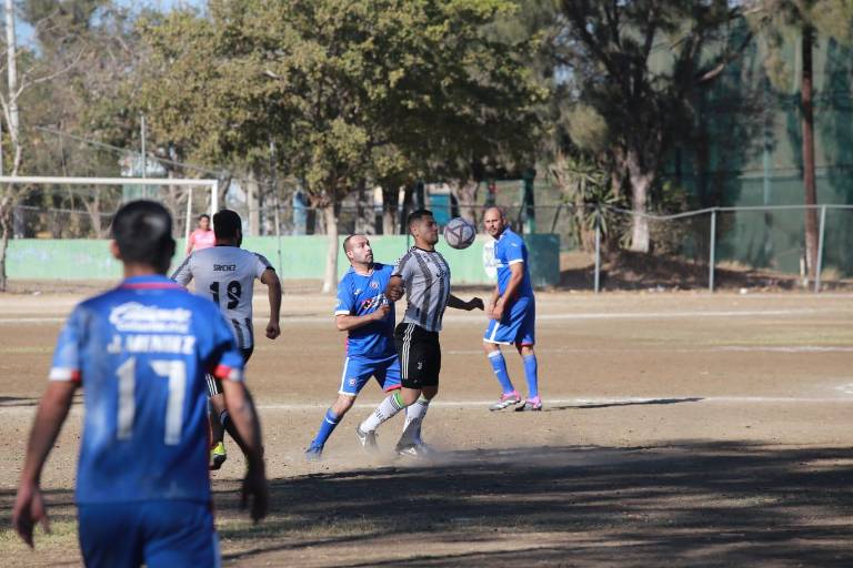 IMSS-Umepa levanta la copa en Futbol Intermédicos