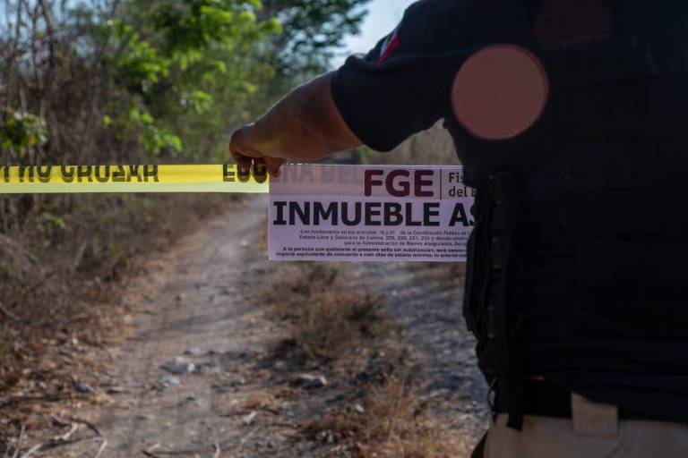 Localizan 55 fosas y exhuman 92 restos humanos en Tecomán, Colima