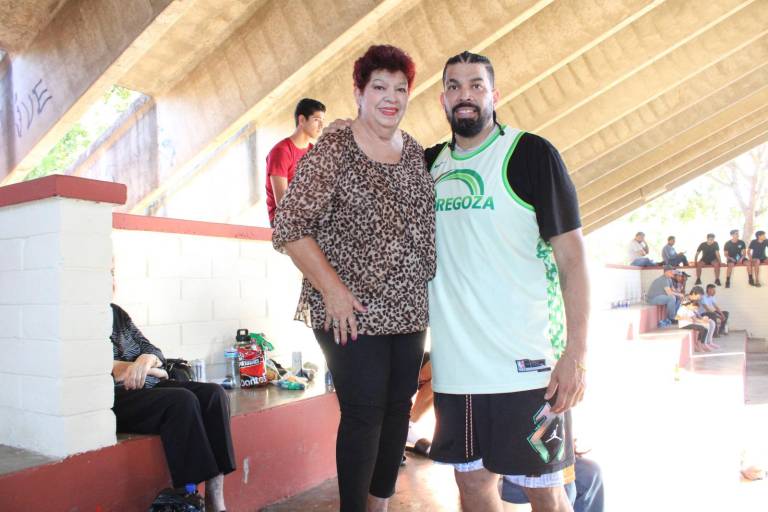 Ana Luisa es una fiel seguidora de la carrera de su hijo Horacio Llamas Grey