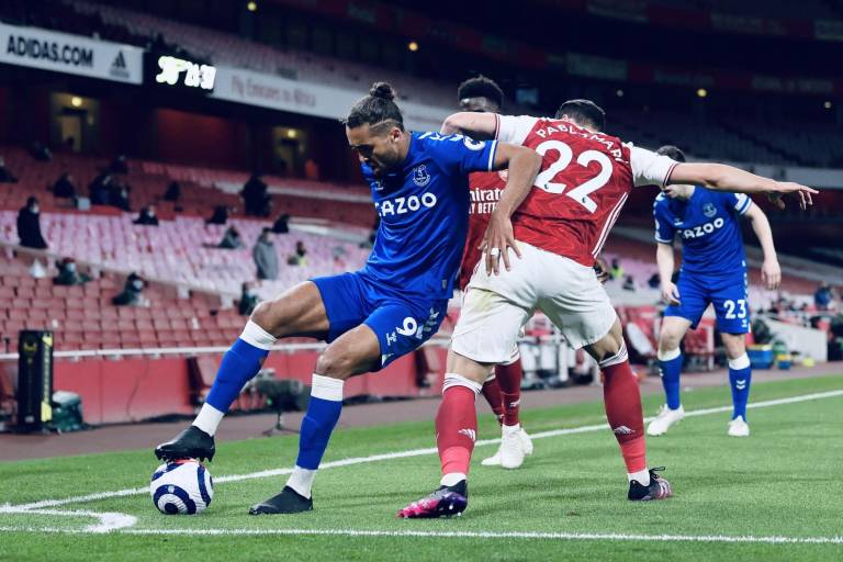 Everton aprovecha error del portero para vencer al Arsenal