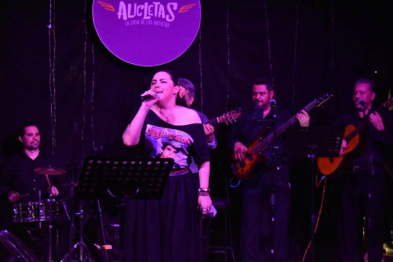 Cantan con María Inés Ochoa los éxitos de Chalino Sánchez