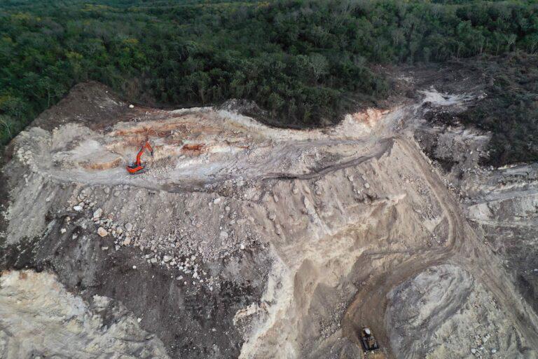 $!Deforestación para sacar materiales utilizados en la construcción del Tren Maya.
