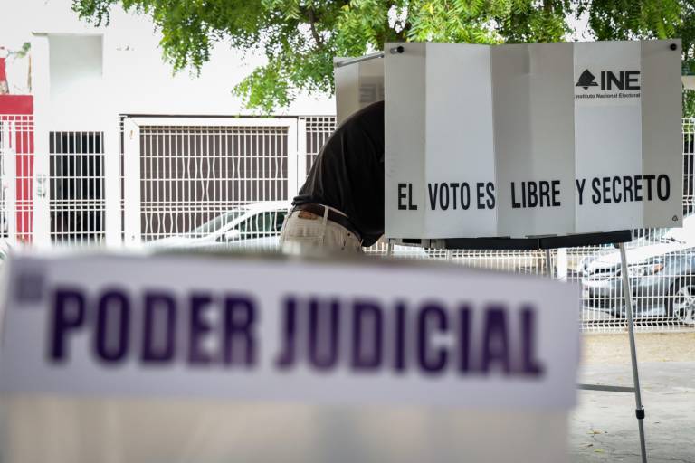 ‘No está complicado... nomás es grabarse bien los nombres’, dicen votantes en Elección Judicial