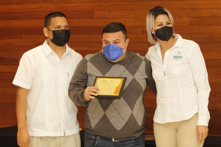 Entregan nombramientos a presidentes de comités deportivos de Mazatlán