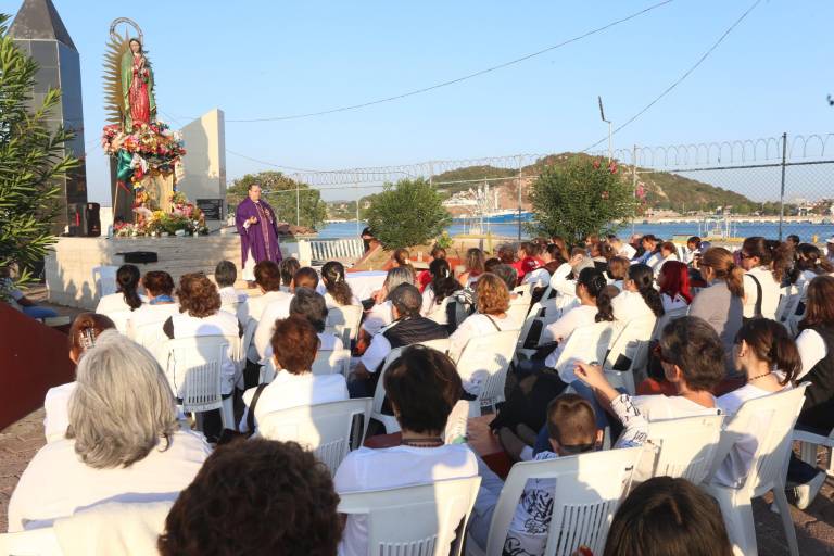 Celebran a la Virgen de Guadalupe damas de ANSPAC Mazatlán