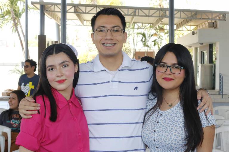 Viven los jóvenes un encuentro con Jesús
