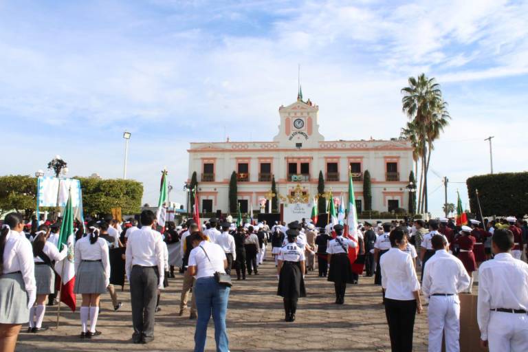 En Rosario celebran el Día de la Bandera con desfile y honores