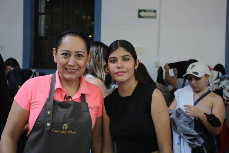 Cooperan mazatlecos con Casa del Mar al asistir a su Bazar