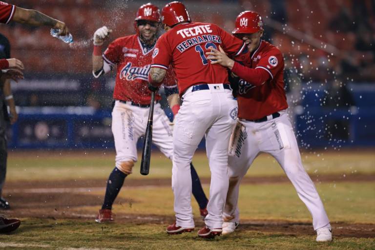 Dramático triunfo de Águilas ante Sultanes en entradas extras para emparejar la serie