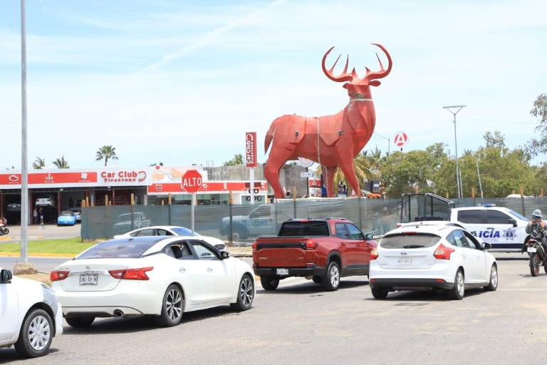 Tiene Mazatlán nuevo Monumento al Venado, ahora en la Marina