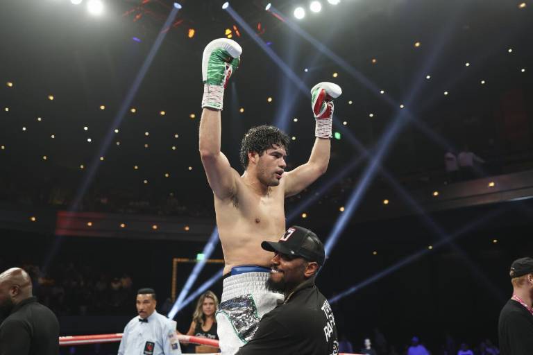 ‘Zurdo’ Ramírez ignora críticas de ‘Canelo’ Álvarez y elogia al boxeador