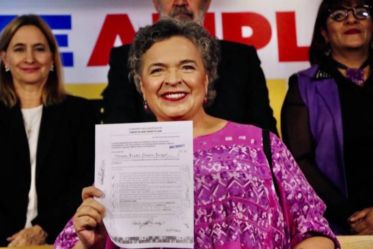 Beatriz Paredes se registra en el Frente Amplio por México