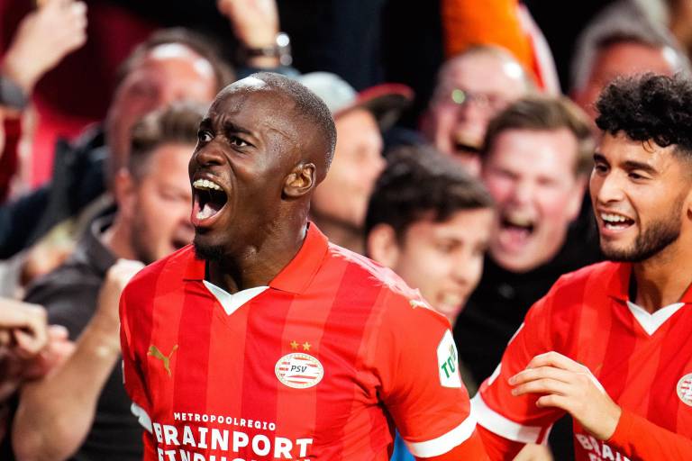 ‘Chucky’ jugó 20 minutos en el empate cardíaco 2-2 del PSV ante Sevilla