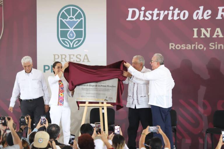 Inauguran AMLO y Claudia Sheinbaum distrito de riego de la Presa Picachos