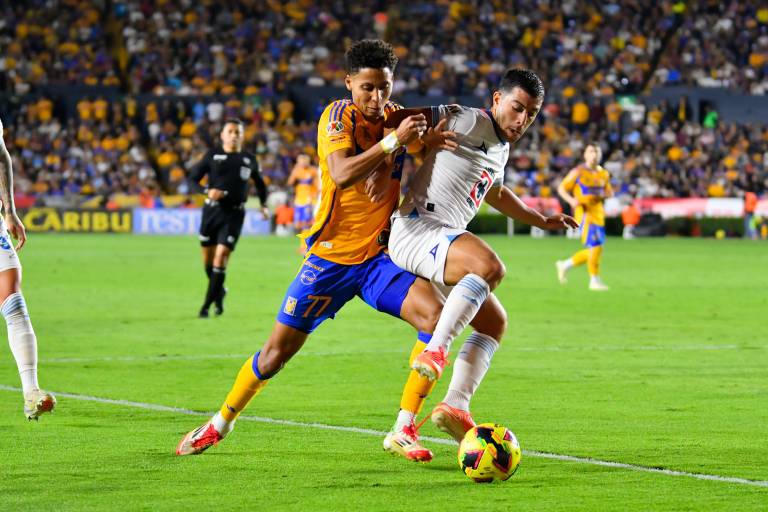 Tigres triunfa contra Cruz Azul en El Volcán