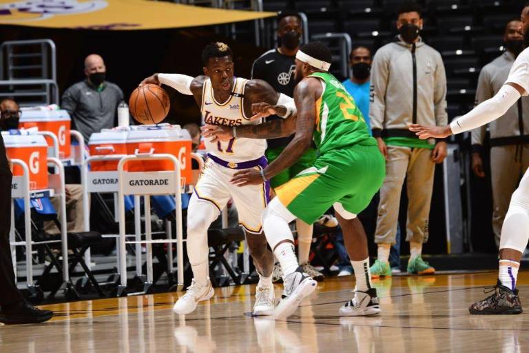 Los Lakers vencen al Jazz en tiempo extra