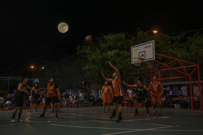 Despluman a Halcones en Torneo de Baloncesto de Casa Hogar