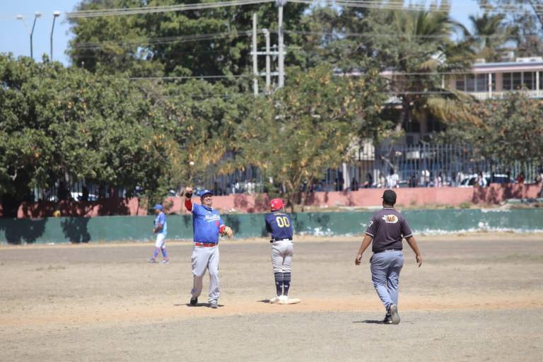 Faciso descarga su ofensiva ante Facimar en el beisbol Intersindical de la UAS
