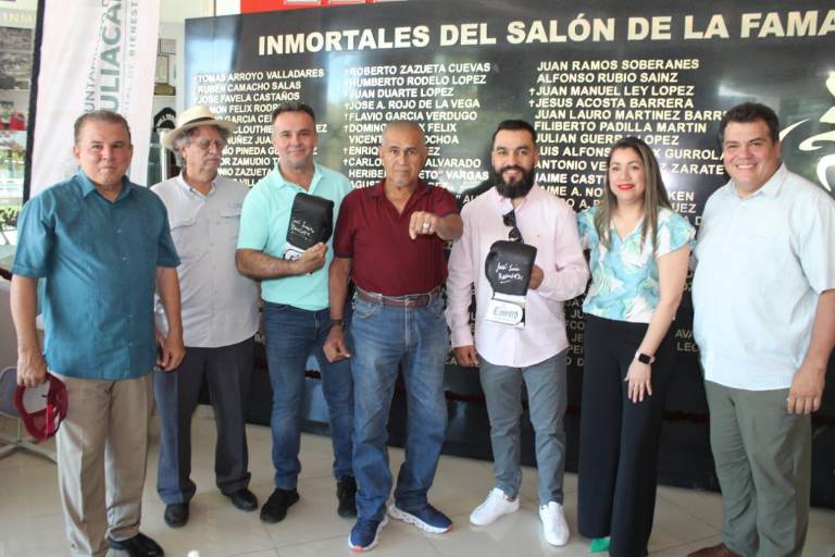 Entrega Imdec anillos conmemorativos a los inmortales Gloria Borrego y ‘Zurdo’ Ramírez
