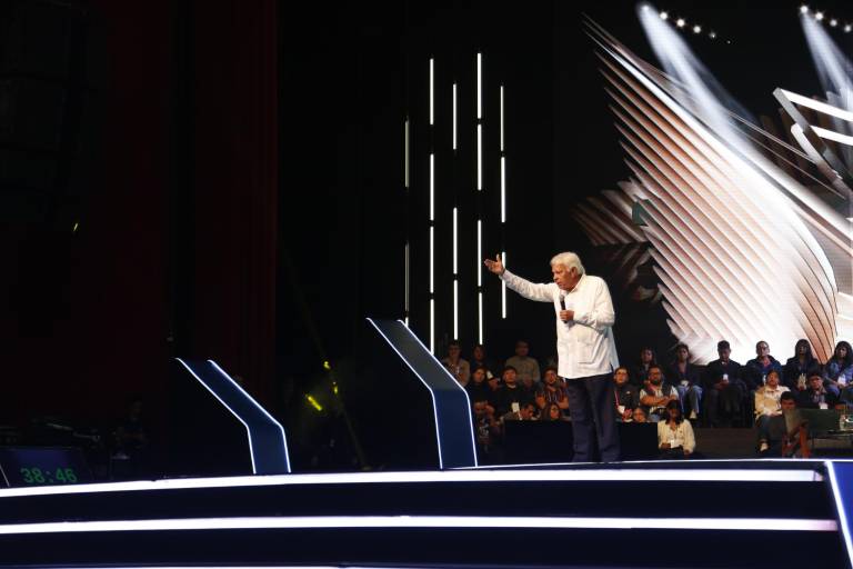 Frente al acceso a la tecnología, no hay que olvidar la condición humana, dice Felipe González