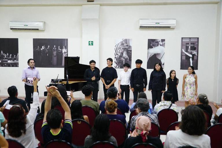 Muestran su talento en el piano y las percusiones
