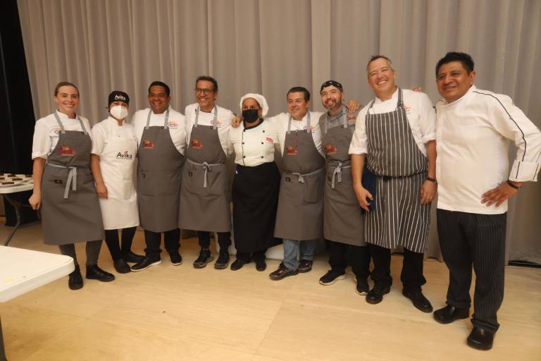 Chefs deleitan con sus recetas a los asistente de A qué sabe Sinaloa
