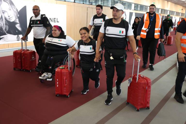 Llegan primeros deportistas paralímpicos mexicanos a París
