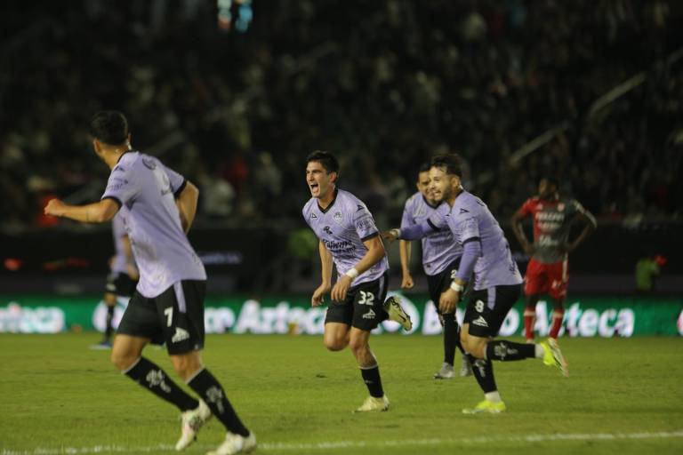 Mazatlán FC hace respetar El Encanto y derrota a Necaxa y su invicto