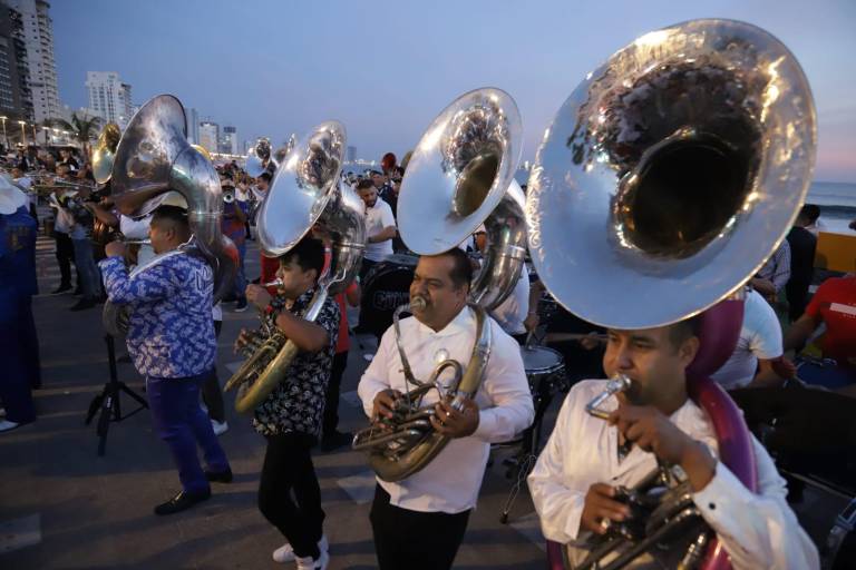 Buscan músicos de Mazatlán superar Récord Guinness musical