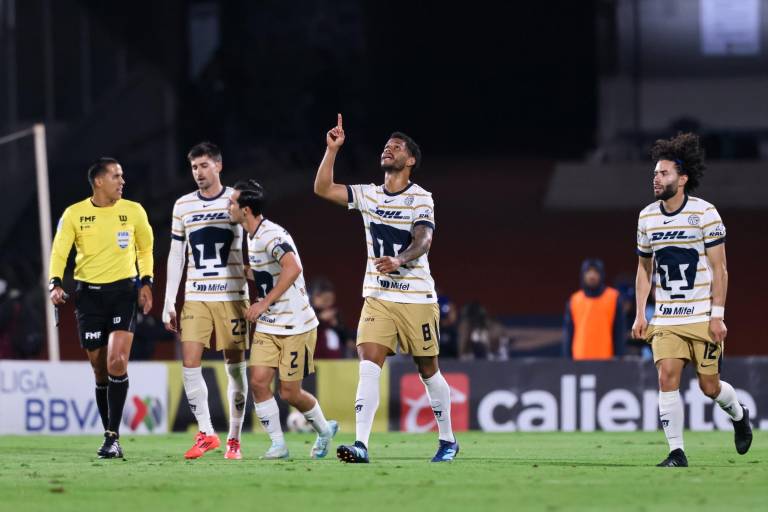Pumas superó a Querétaro gracias a Caicedo y Quispe