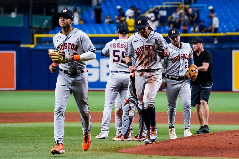 Astros le propinan a Rays su primera derrota como locales