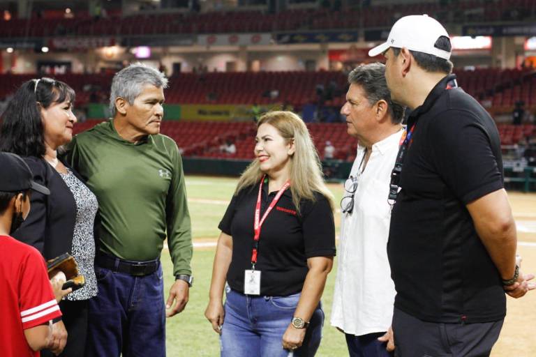 Rinde Venados homenaje a la trayectoria del fotoperiodista Andrés García