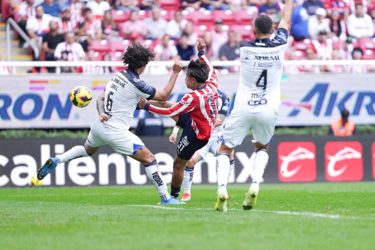 Chivas y Querétaro se reparten puntos en el Estadio Akron