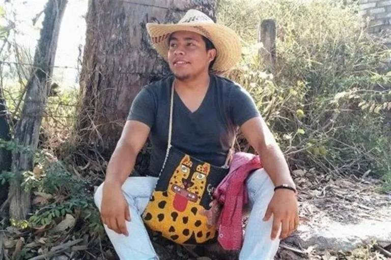 Normalista de Ayotzinapa no disparó, confirma AMLO