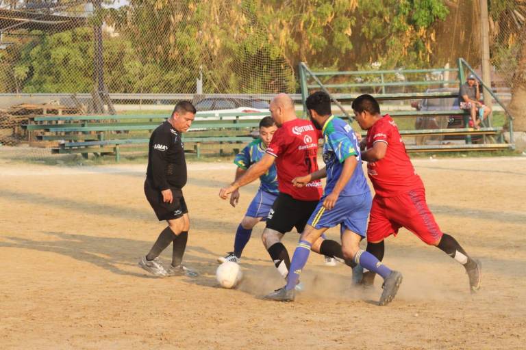 Obtiene Chapines el punto extra en Liga de Futbol Taxis Verdes
