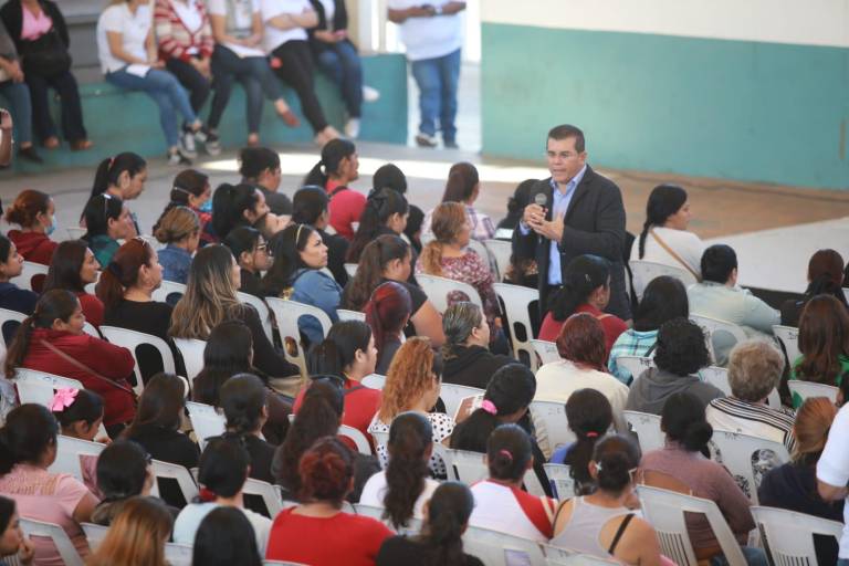 Apoyan a madres solteras de Mazatlán con recurso económico
