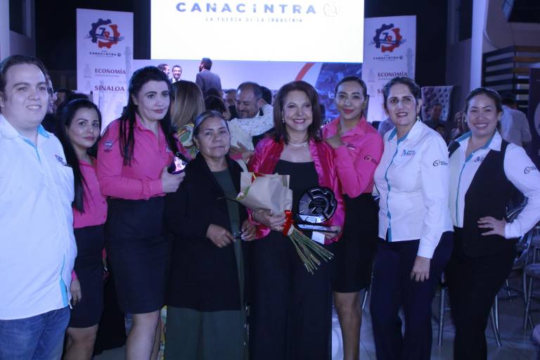 Entrega Canacintra Culiacán a Eduardo Ochoa, el Galardón al Industrial del Año 2022