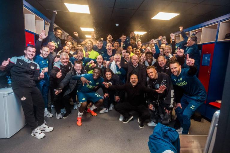 PSV y el Chucky Lozano acarician el campeonato
