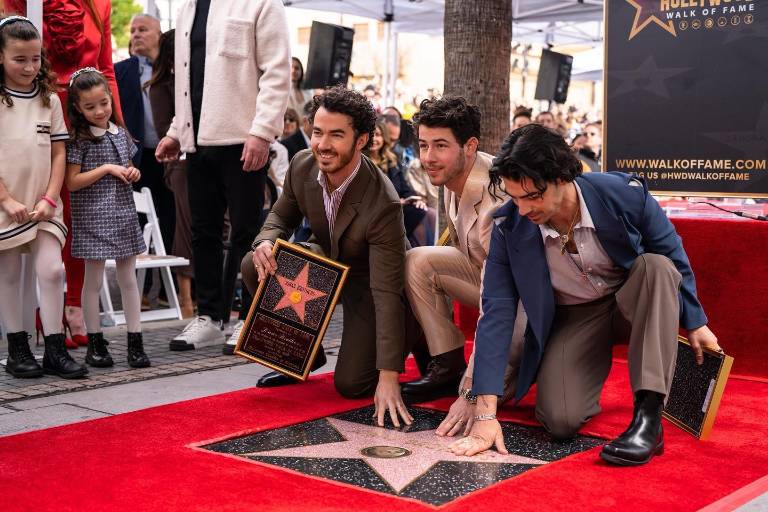 Los Jonas Brothers reciben su estrella de Hollywood