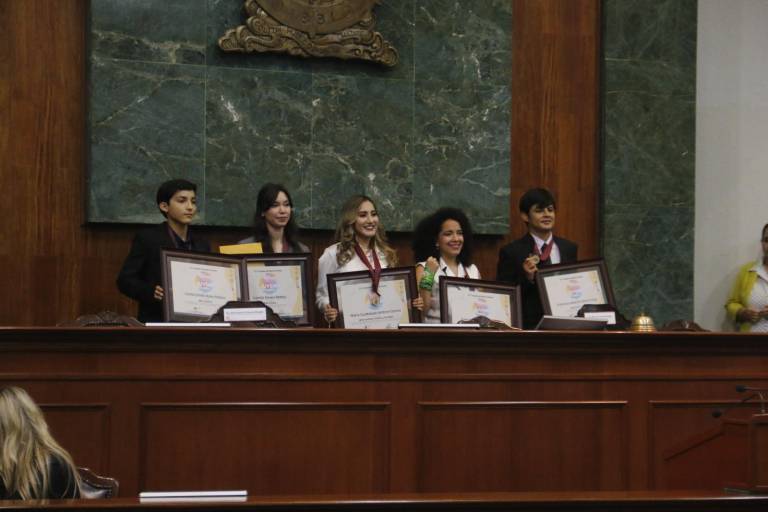 Reconocen a cinco sinaloenses con el Premio al Mérito Juvenil del Congreso del Estado