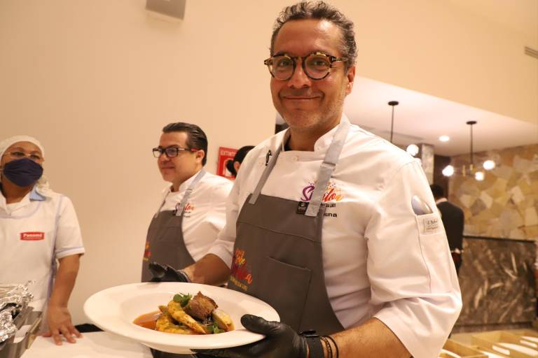 Chefs deleitan con sus recetas a los asistente de A qué sabe Sinaloa