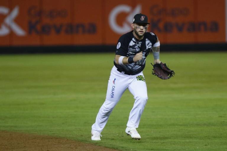 Alfredo Hurtado está motivado por el reto del tricampeonato con Tomateros de Culiacán