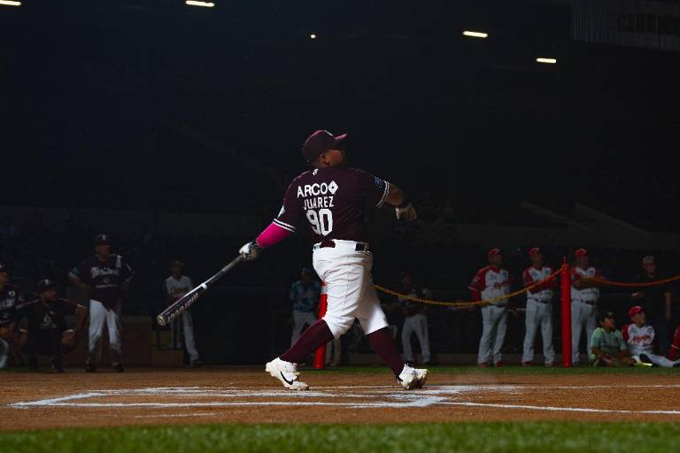 Andrés Juárez imparte clases de poder en el HR Derby del Torneo Infantil de la LMP